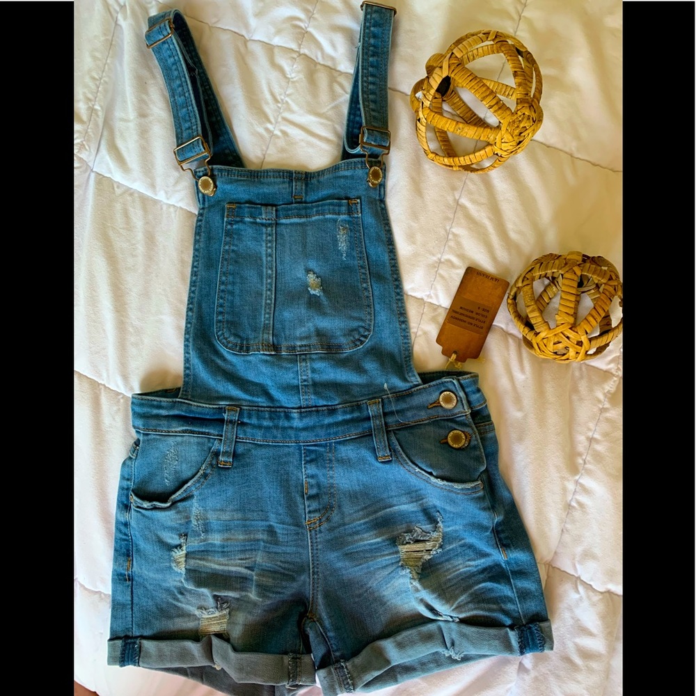 NWT Denim short overalls. Light denim wash.